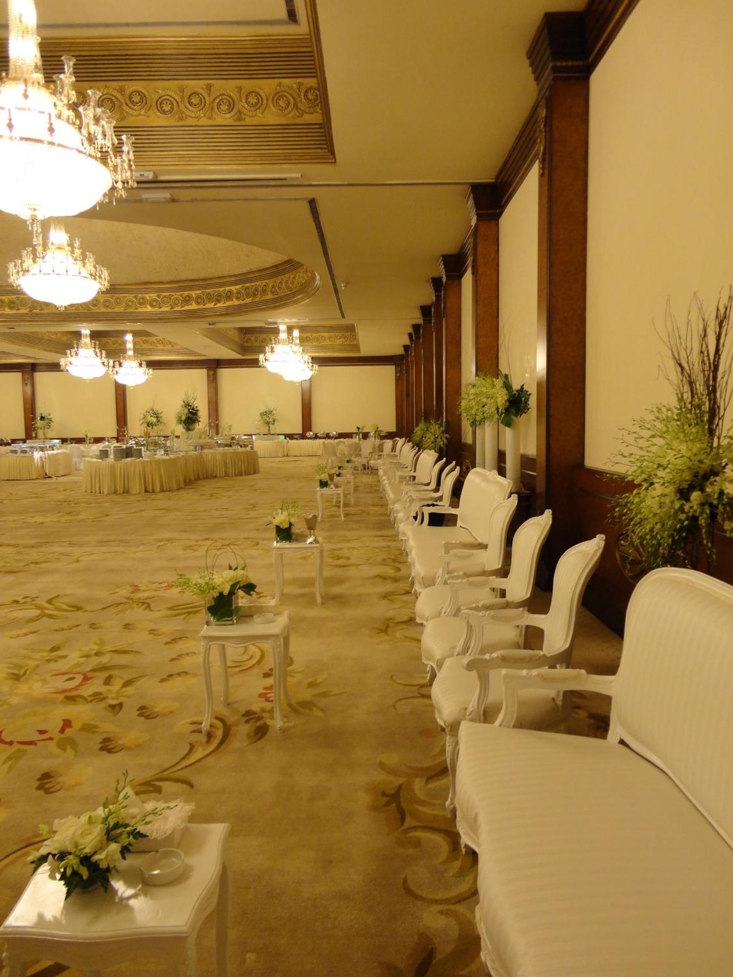 The Convention Center & Royal Suites Hotel Kuwait City Exterior photo